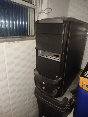 Cpu / gabinete antigo (DOAÇÃO)