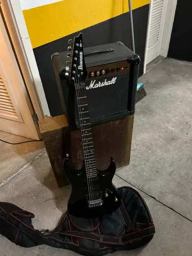 Guitarra Ibanez + Amplificador
