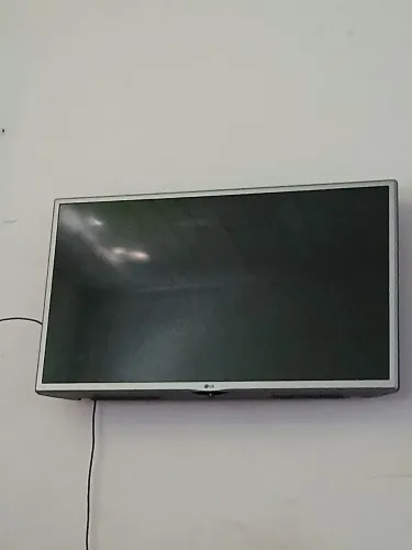 Vendo essa TV está simi nova