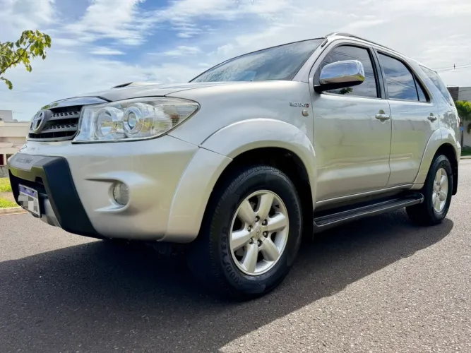Toyota Hilux SW4 SRV D4-d 4X4 3.0 TDI Dies. AUT 2011
