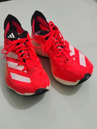 *TÊNIS DE CORRIDA ADIDAS*