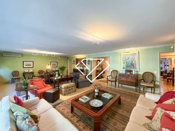 Lagoa | Rua Custódio Serrão | 221m² | 1 Apartamento por Andar
