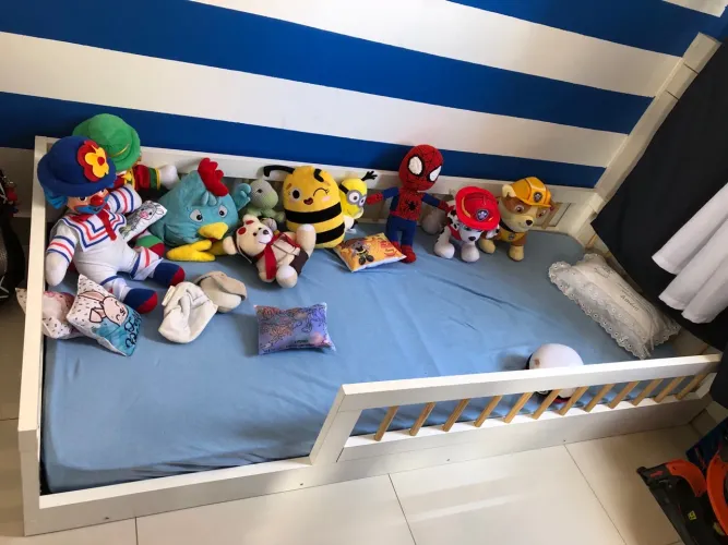 Cama montessoriana infantil