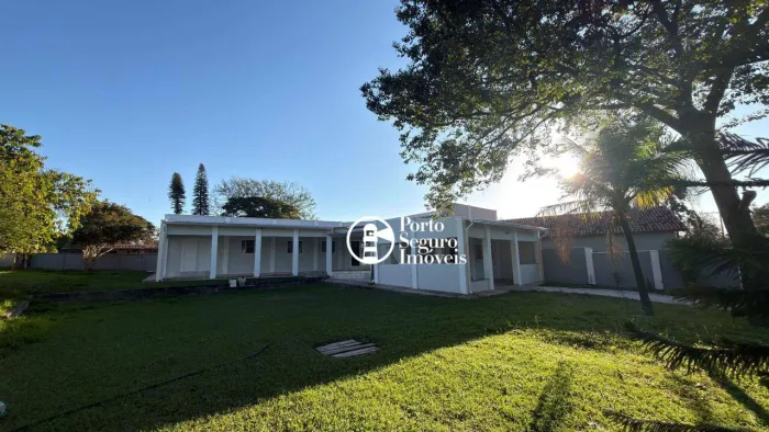 Chácara com 04 dorts sendo uma suite, sala, cozinha, sala, avarandada, e uma quintal espet