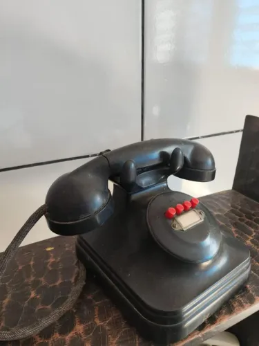 telefone preto antigo retro