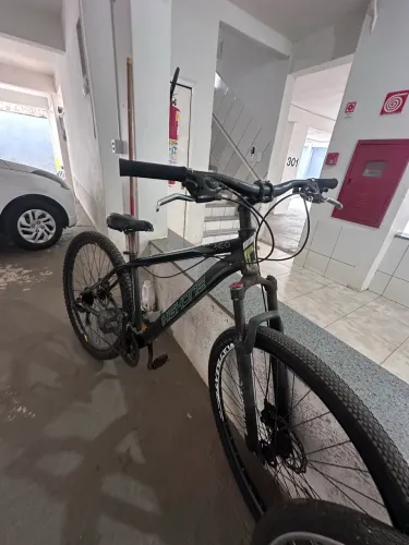 Vende-se bicicleta de Pedal 7 marchas traseiras e 3 marchas dianteira