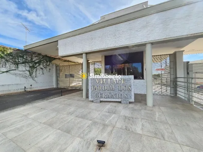 Casa a venda no Condomínio Gerânios. Bairro Condômino Gerânios.
