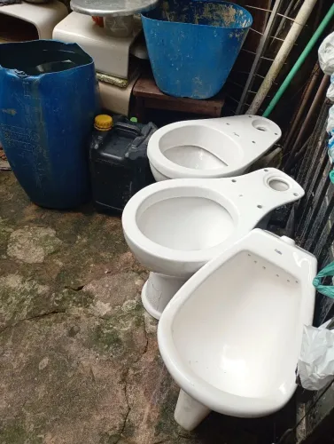 Vasos sanitários.completos e pias 