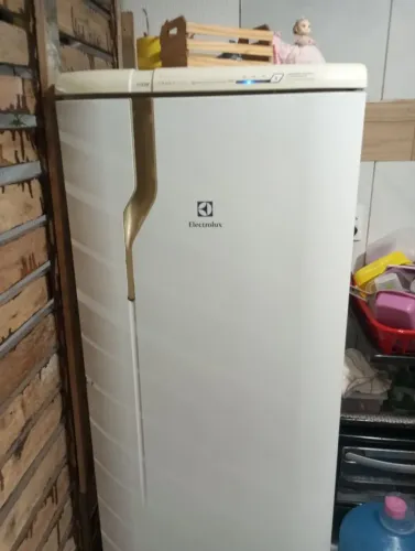 Geladeira Eletrolux com defeito