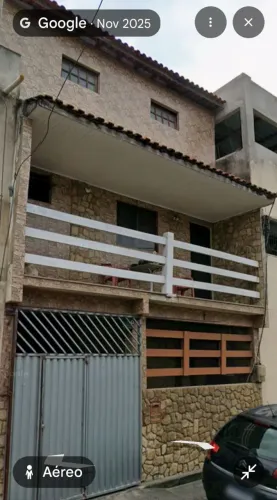 Vendo ou troco por casa de menor valor. 
