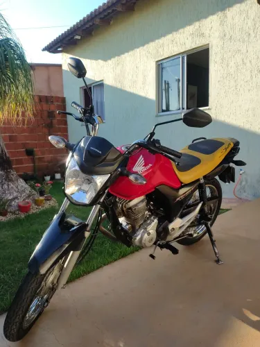VENDO MOTO BARATO SEMI NOVA !