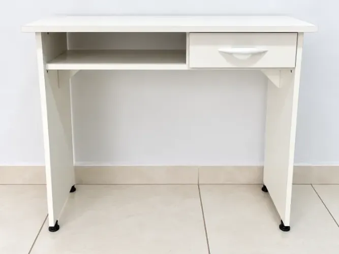Escrivaninha branca compacta com gaveta