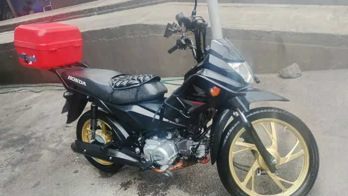 Moto pop 110 2025 único dono com rodas liga leve... preço ótimo