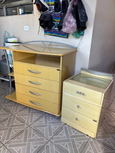 Cômoda e mesa de cabeceira