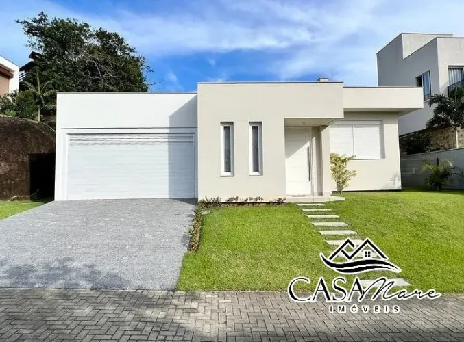 Casa Alto Padrão no Cacupé | Condomínio Fechado com Vista para o Mar