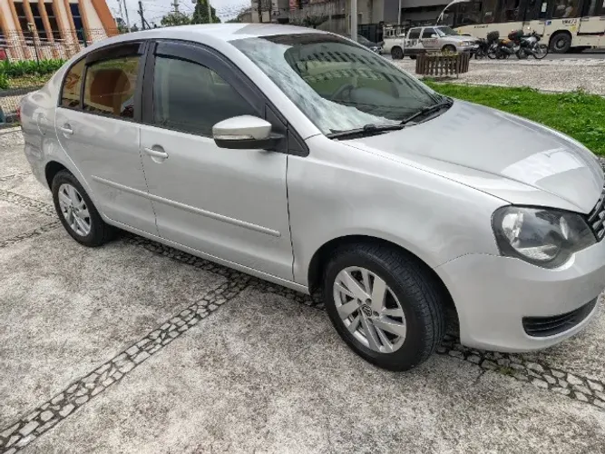 Volkswagen Polo Sedan 1.6 MI Total Flex 8V 4P 2013