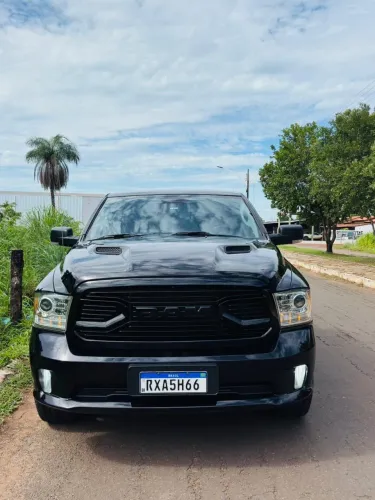 Ram Classic Laramie Night Edition 5.7 V8 16V Gasolina 4X4 Aut. 2022