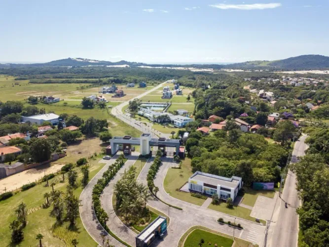 Casa com 4 suítes, em Condomínio de Alto Padrão em Garopaba - SC