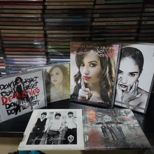 Cd dvd demi lovato e jonas brothers (combo)