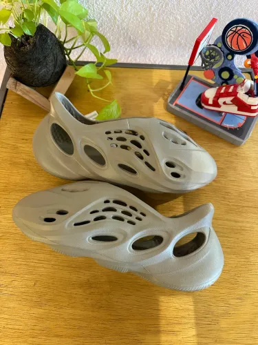 Adidas Yeezy Foam Runner ?Stone Salt?