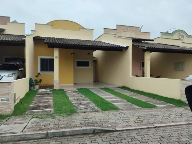 Excelente casa plana em condominio fechado c/ ótima localização, 88m², 03 qts (02 suítes),