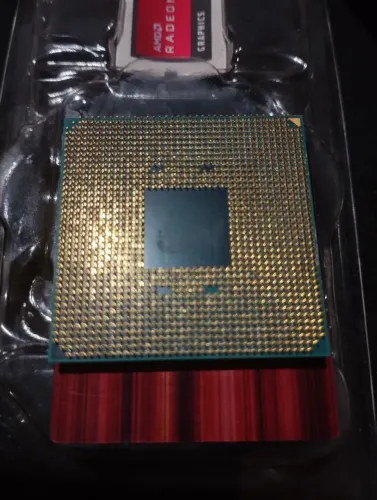 AMD Ryzen 3 3200G Processador lá vem ele ele tá bonitinho tudo funcionando tava no pc