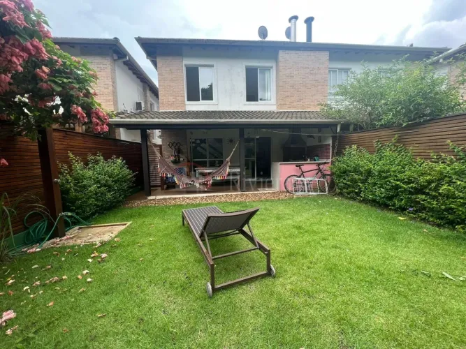 Casa em Condominio a Venda em Paúba em São Sebastião- SP