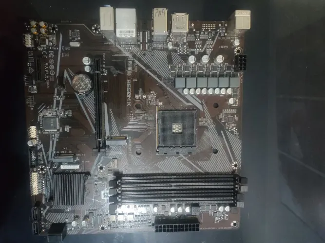 Placa mãe Gigabyte B550m K
