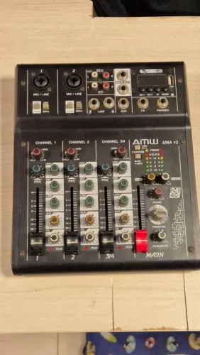 Mesa De Som AMW AM4 V2 4 Canais USB Bluetooth Efeitos