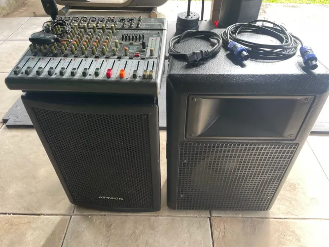 Troco por cubo de guitarra grande.