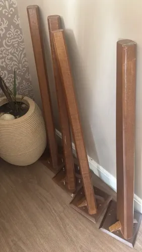 4 Pernas para Mesa em Madeira Maciça - Modelo Moderno, inclinado