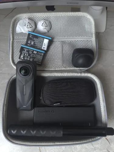 Insta360 X5 8K + 2 Baterias + Carregador + Bastão + Cases + Lentes