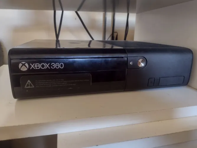 Xbox 360 Bloqueado + HD com jogos. Apenas venda 