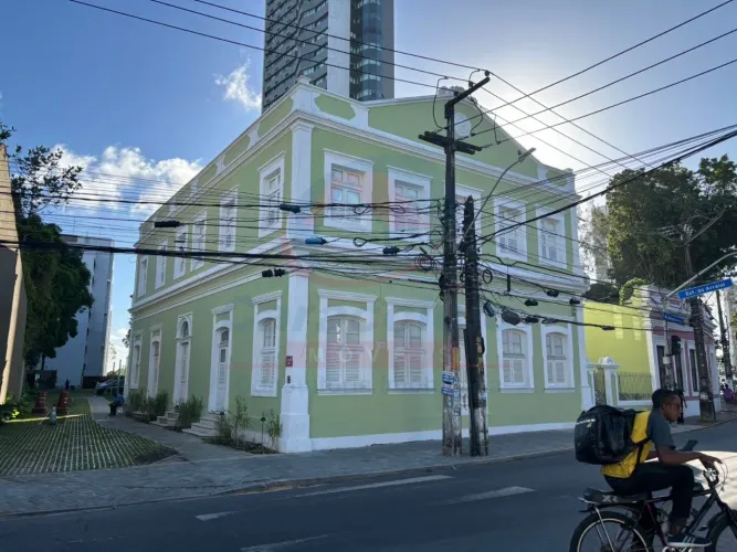 ARTHUR BRUNO SCHWAMBACH - Apartamento de Luxo em Casa Forte: 3 Quartos, 3 Suítes, 2 Vagas