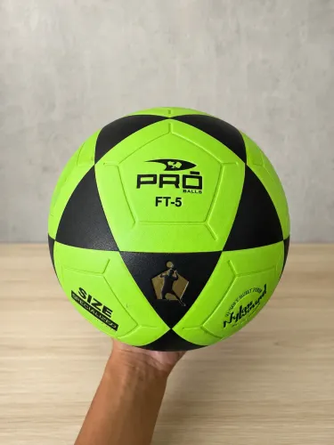 Bola de futvôlei praticamente nova!