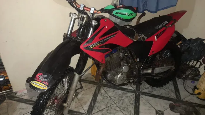 Vendo Xr tornado de trilha