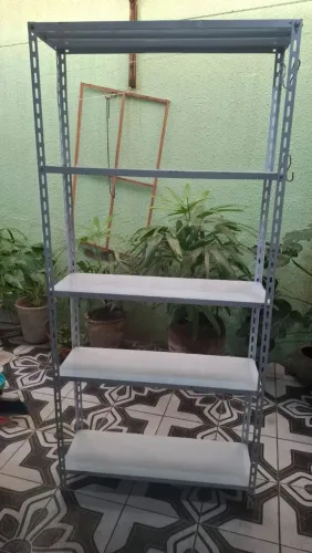 Prateleira de aço