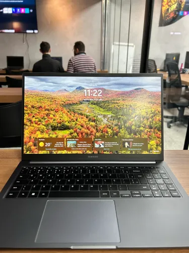 Notebook Samsung Book4 