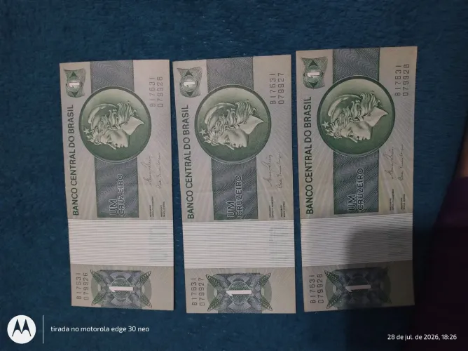 3 cédulas sequência de números 1 cruzeiro