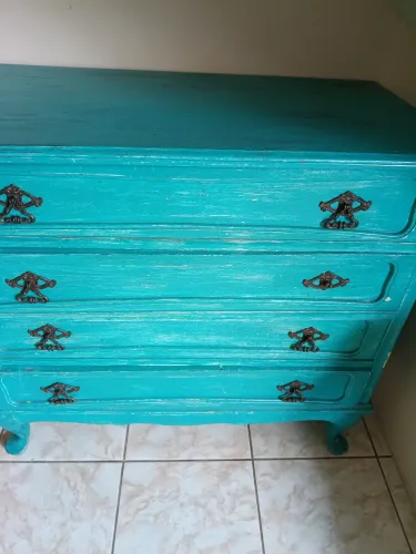 Cômoda Retro lindo.