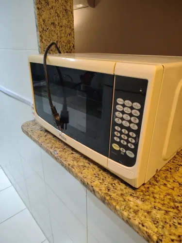 Vendo microondas Philco 20 litros usado com defeito