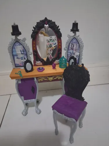 Penteadeira da raven queen ever after high