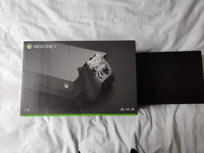 Xbox One X 1TB