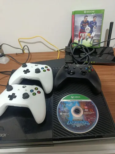 Xbox one Fat + 3 controles