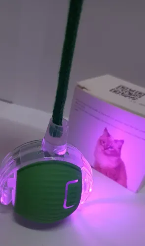 Bolinha Interativa Para Gatos e Cachorros USB