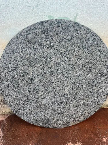 Vende-se, 1 pedra de Granito Ocre Itabira redonda 1.00x1.10
