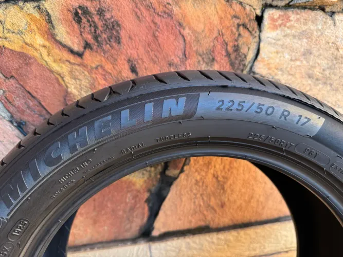 PNEU MICHELIN 225/50/17 semi novo
