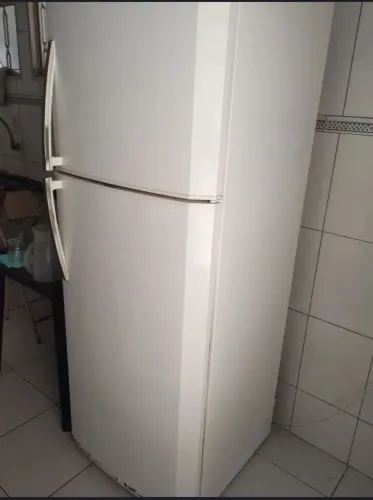 Geladeira Bosh 400+ branca 220w