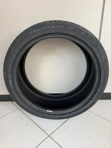 PAR DE PNEUS CONTINENTAL 245/40/20 BMW X1 2024/2025