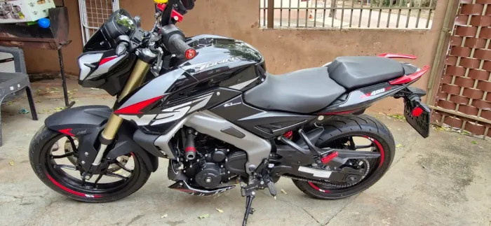 Vendo bajaj ns400z impecável km baixo